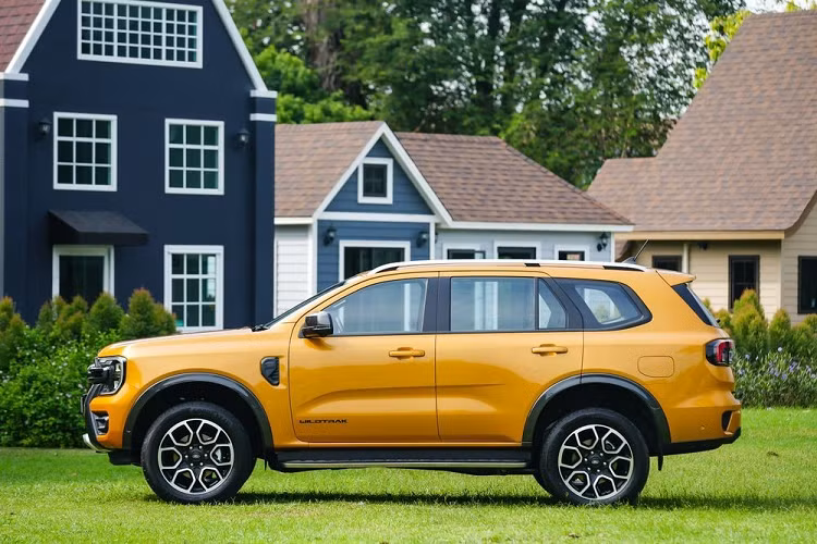 Bên cạnh đó là những trang bị an toàn chủ động ADAS như hệ thống kiểm soát hành trình thích ứng, hỗ trợ đèn pha thông minh, phanh khẩn cấp tự động, cảnh báo tiền va chạm, phanh tự động sau va chạm, cảnh báo lệch làn đường, cảnh báo điểm mù, cảnh báo phương tiện cắt ngang khi lùi, ngăn va chạm khi lùi, hỗ trợ đánh lái tránh chướng ngại vật và hỗ trợ đỗ xe tự động.