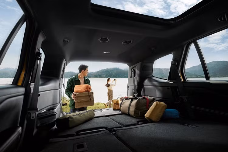 Động cơ của Ford Everest Wildtrak 2023 tại thị trường Thái Lan cũng không có gì mới, vẫn là máy dầu 4 xi-lanh, tăng áp kép, dung tích 2.0L tương tự bản Titanium+, tạo ra công suất tối đa 210 mã lực và mô-men xoắn cực đại 500 Nm.