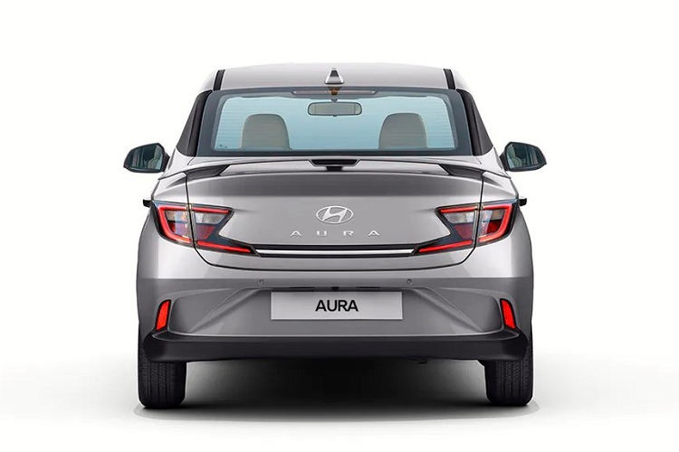 Thứ hai là động cơ chạy bằng khí nén thiên nhiên CNG với dung tích 1.2L, sản sinh công suất tối đa 69 mã lực và mô-men xoắn cực đại 92,5 Nm. Động cơ này đi với hộp số sàn 5 cấp. 