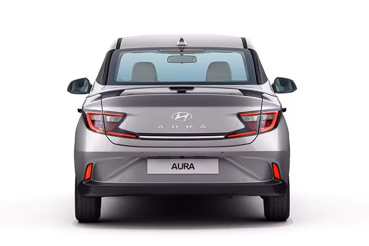 Thứ hai là động cơ chạy bằng khí nén thiên nhiên CNG với dung tích 1.2L, sản sinh công suất tối đa 69 mã lực và mô-men xoắn cực đại 92,5 Nm. Động cơ này đi với hộp số sàn 5 cấp. 