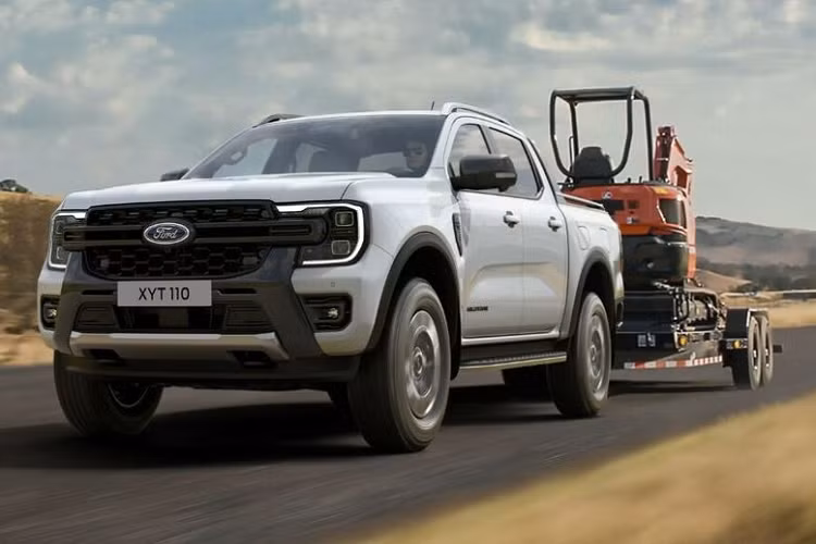 Ford Ranger plug-in hybrid 2025 lo dien, chay 45km khong 