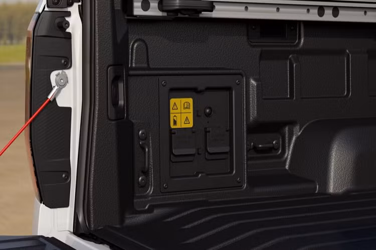 Sức kéo của Ford Ranger PHEV có thể lên đến 3,5 tấn. Hãng xe Mỹ cũng tiết lộ Ford Ranger PHEV có tầm vận hành thuần điện đạt khoảng 45km, tương đương với phạm vi di chuyển hàng ngày của các khách hàng Úc.