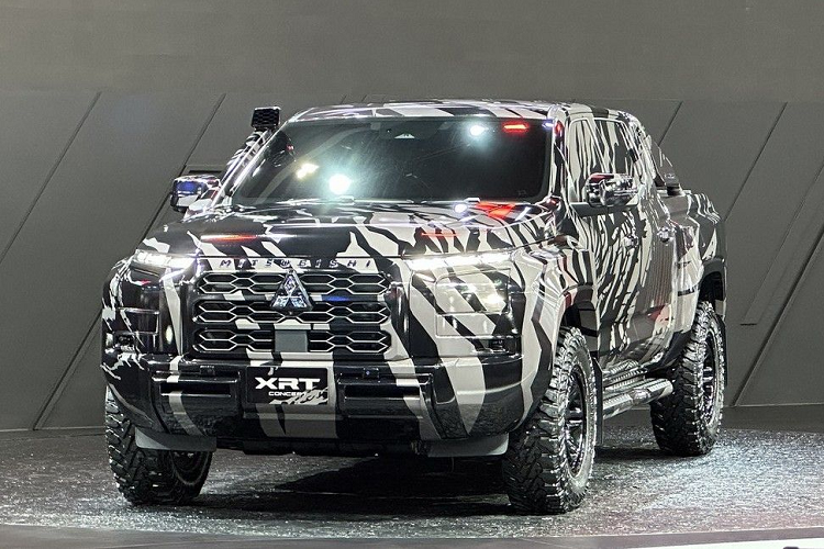 Xe vẫn có ngoại hình mang ngôn ngữ thiết kế Dynamic Shield, tuy nhiên góc cạnh hơn so với mẫu xe bán tải Mitsubishi Triton hiện tại. Bản concept không có đèn chiếu sáng mà chỉ có đèn LED định vị ban ngày đặt cao.