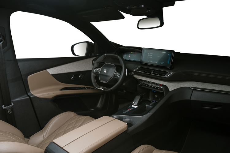 Động cơ xăng tăng áp này sẽ kết hợp với mô-tơ điện nhỏ có công suất tối đa chỉ 28 mã lực và mô-men xoắn cực đại 55 Nm. Tổng cộng, phiên bản hybrid của Peugeot 5008 thế hệ mới sẽ sở hữu công suất 134 mã lực và mô-men xoắn cực đại 230 Nm.