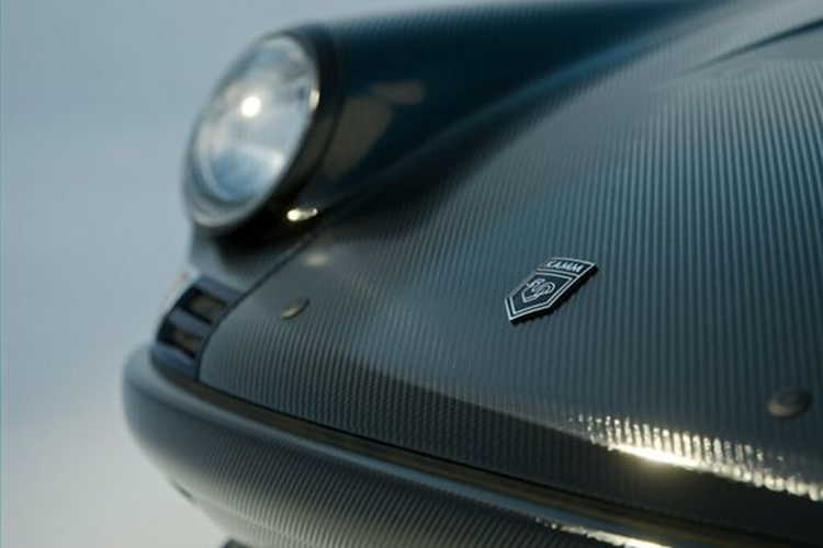 Đây không phải lần đầu KAMM công bố một bản độ dựa trên mẫu xe Porsche 912. Trước đó, vào năm 2022, công ty này đã ra mắt Porsche 912c của KAMM dựa trên phiên bản cấp thấp của mẫu 911 đời 1960.