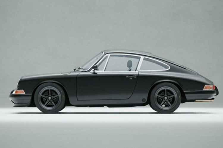 Không chỉ vậy, mẫu xe này còn là nguồn cảm hứng sáng tạo của nhiều hãng độ trên khắp thế giới. Mới đây, KAMM – một hãng độ có trụ sở tại Budapest đã thu hút sự chú ý của giới mê xe khi trình làng bản độ độc đáo có tên là Porsche 912c Restomod.