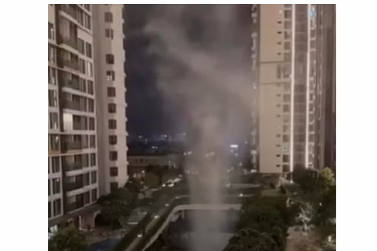 Ngoài ra anh gửi lời cám ơn hàng xóm, cám ơn ban quản lý toà nhà và công an kịp thời đến xác minh sự việc. "Tài sản dù có thiệt hại nhưng vẫn giữ được sự an toàn và sức khoẻ cho tất cả. Đó là sự may mắn. Một lần nữa cám ơn những người bạn và những người hàng xóm đã hỗ trợ", Duy Mạnh cho hay.