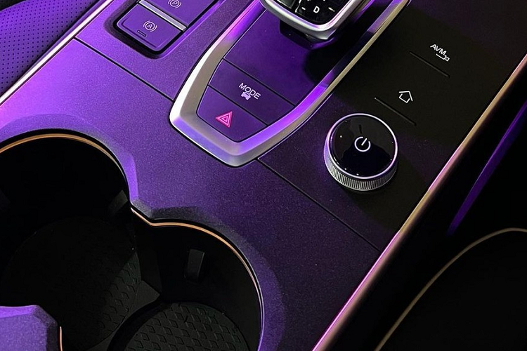 Đặc biệt, mẫu ô tô Trung Quốc này còn được trang bị các tính năng an toàn chủ động ADAS tiêu chuẩn. Những tính năng này mang đến khả năng lái bán tự động cấp độ 2 cho xe.