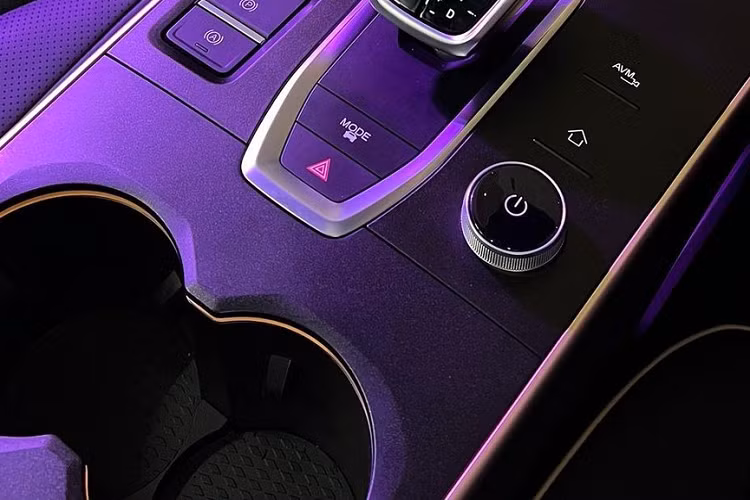 Đặc biệt, mẫu ô tô Trung Quốc này còn được trang bị các tính năng an toàn chủ động ADAS tiêu chuẩn. Những tính năng này mang đến khả năng lái bán tự động cấp độ 2 cho xe.