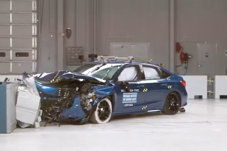 Đây là một trong những bài test về độ va chạm mới sẽ được tổ chức này áp dụng từ năm 2023. Theo đó, tổ chức này đã tiến hành kiểm tra độ an toàn của những người ngồi ghế sau khi xe bị tác động mạnh. Bài test được thử nghiệm trên 5 mẫu xe ôtô cỡ nhỏ là: Honda Civic sedan, Toyota Corolla sedan, Kia K3, Nissan Sentra và Subaru Crosstrek.
