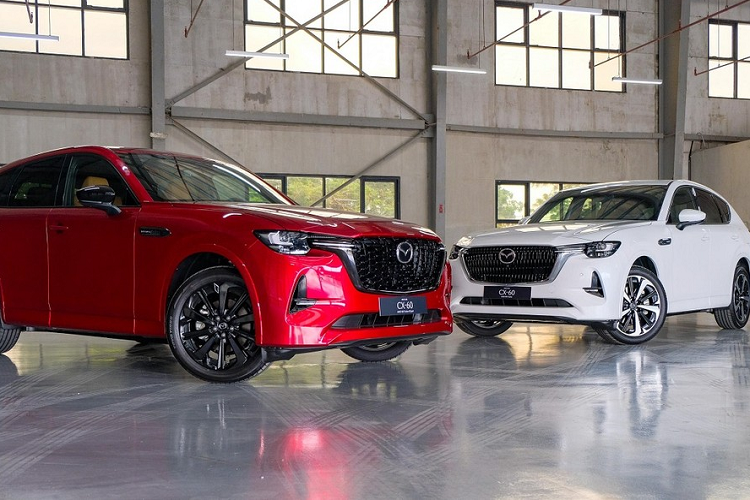 Giá xe Mazda CX-60 2024 tại Philippines tương ứng cho 2 phiên bản này là 2,79 triệu Peso (khoảng 1,16 tỷ đồng) và 2,89 triệu Peso (1,2 tỷ đồng). Là mẫu xe đầu tiên thuộc dòng sản phẩm Large Product Group của Mazda, CX-60 được phát triển dựa trên cơ sở gầm bệ dẫn động cầu sau RWD có tên SkyActiv Multi Solution Scalable Architecture.