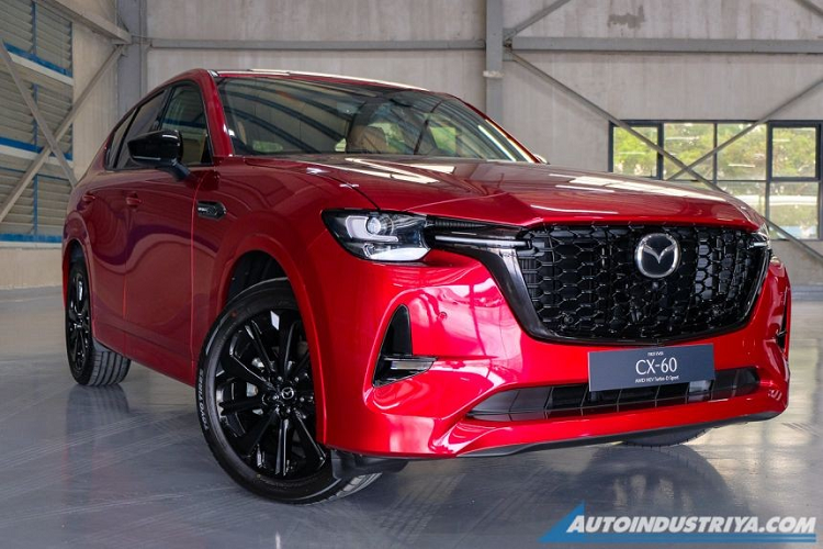 Mẫu xe SUV Mazda CX-60 2024 mới sở hữu kích thước lớn hơn Mazda CX-5 nhưng nhỏ hơn CX-8. Cụ thể, Mazda CX-60 có chiều dài 4.740 mm, chiều rộng 1.890 mm, chiều cao 1.685 mm và chiều dài cơ sở 2.870 mm. Các con số tương ứng của Mazda CX-5 2023 là 4.575 mm, 1.845 mm, 1.690 mm và 2.700 mm.