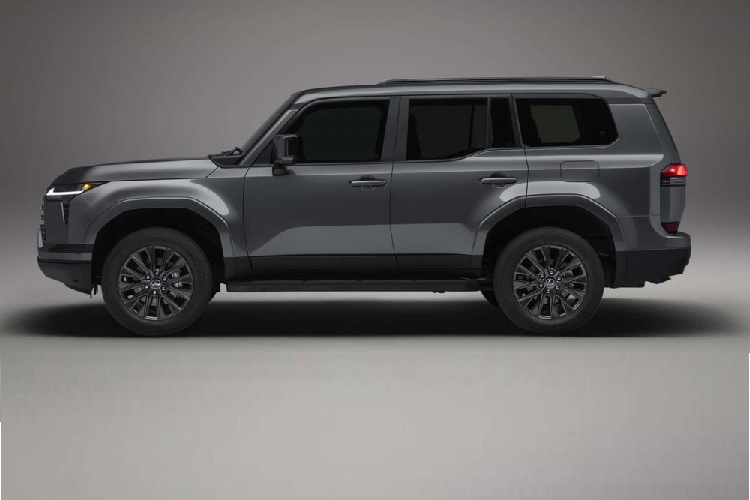 Kích thước của xe sẽ thay đổi theo phiên bản, bao gồm chiều dài 5.005 mm, chiều rộng 2.114 mm, chiều cao 1.915 - 1.935 mm và chiều dài cơ sở 2.850 mm. So với thế hệ cũ, xe dài hơn 125 mm, rộng hơn 229 mm, cao hơn 30 - 50 mm và chiều dài cơ sở tăng 61 mm. Không chỉ đồ sộ hơn, Lexus GX 2024 còn được trang bị thân xe góc cạnh hơn với những đường cắt xẻ sâu. Ở khu vực đầu xe, mẫu SUV hạng sang này tiếp tục được trang bị lưới tản nhiệt hình con suốt đặc trưng của thương hiệu Lexus.