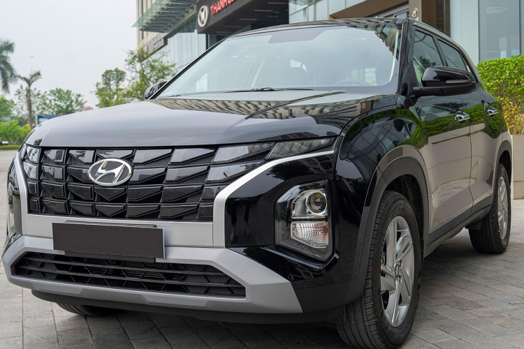 Sang năm 2023, Hyundai Creta vẫn chiếm trọn tình cảm của người dùng khi liên tục đứng trong bảng xếp hạng những xe bán chạy. Trong tháng 2, Creta bán được tới 1.027 xe, trong khi đối thủ Kia Seltos chỉ đạt doanh số 367 chiếc.