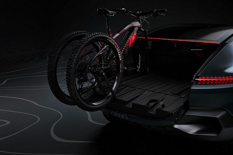 Kích thước của Audi Activesphere chạy điện mới sở hữu chiều dài 4,98 m, rộng 2,07 m và cao 1,60 m, thông số to lớn giúp Audi Activesphere concept trở thành mẫu xe thuộc phân khúc cao cấp. Chiều dài cơ sở 2,97 m mang lại không gian rộng rãi và duỗi chân tối đa.