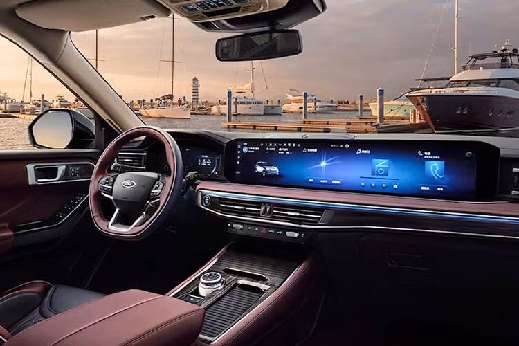 Bên cạnh đó, hãng xe xứ sở cờ hoa cho biết sẽ bổ sung cho Ford Explorer bản thuần điện dành cho thế hệ mới, đáng chú ý nó cũng sẽ được cho ra mắt cùng với những phiên bản máy xăng và dầu.