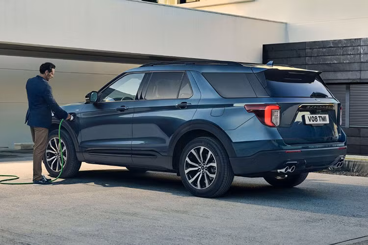 Theo một số nguồn tin, khả năng cao, Ford Explorer bản nâng cấp vòng đời vẫn sẽ sử dụng khung gầm hiện tại (CD6), nhưng được nâng cấp nhẹ một chút. Bản này sẽ được lắp ráp tại nhà máy Ford đặt ở Chicago, Mỹ.