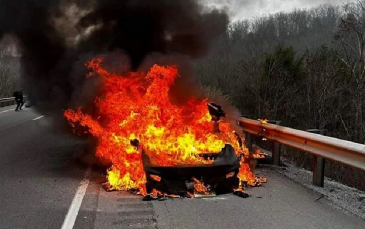 Ty le chay cua oto dien chi bang 1/61 so voi xe dong co dot trong-Hinh-2