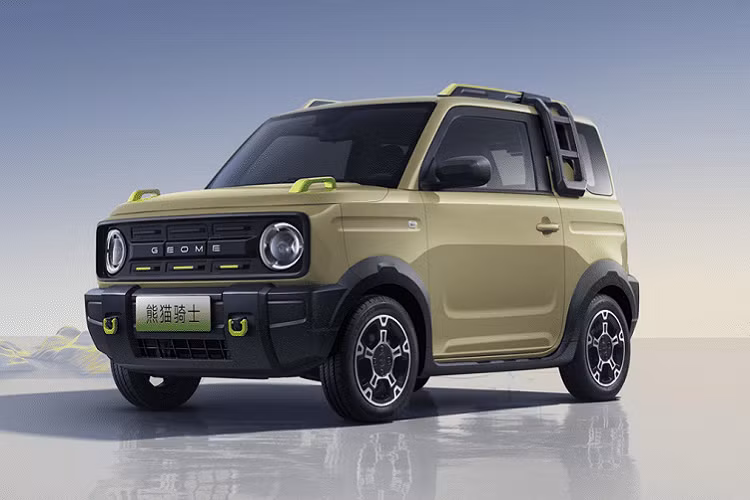 Phạm vi điện thuần túy đạt tới 200 km. Chiếc SUV điện Geely Panda Knight hỗ trợ 2 loại phương pháp bổ sung năng lượng sạc nhanh DC 22 kilowatt và sạc chậm 3,3 kilowatt. Khi sử dụng các trạm sạc nhanh thương mại, thời gian sạc từ 30% đến 80% chỉ mất nửa giờ. Nó cũng cung cấp hai chế độ lái bình thường và thể thao và ba mức tiêu hao năng lượng pin là cao/trung bình/thấp).