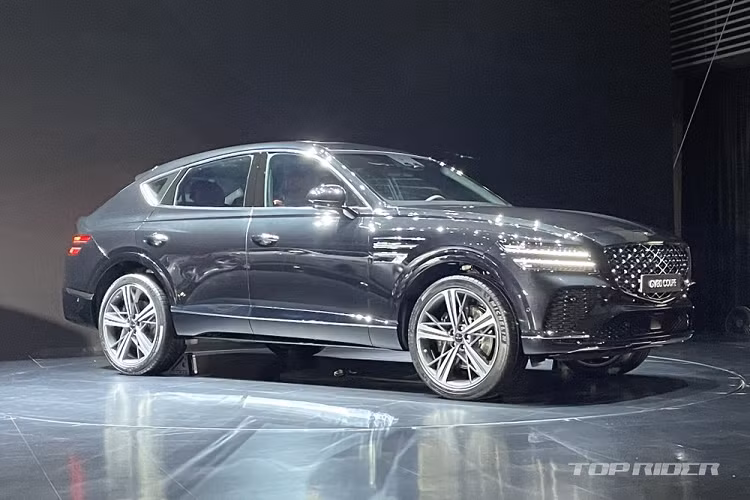 Hiện giá xe Genesis GV80 Coupe 2024 tại thị trường Hàn Quốc vẫn chưa được công bố. Xe sẽ bắt đầu được bán ra ở xứ sở kim chi vào ngày 11/10 tới đây. Khi bán ra thị trường sẽ cạnh tranh với Mercedes-Benz GLC, BMW X3.