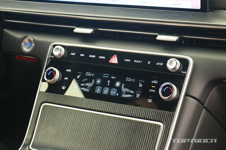 Cuối cùng là hệ truyền động mild hybrid với động cơ xăng 6 xi-lanh, tăng áp, dung tích 3.5L, cho công suất tối đa 415 mã lực và mô-men xoắn cực đại 549 Nm.