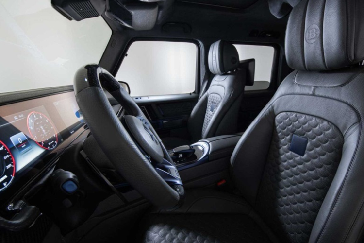 Về nội thất, hầu hết cách bố trí trong khoang cabin vẫn được giữ nguyên. Xe chỉ được thay đổi một số thiết kế để nhìn mạnh mẽ và hiện đại hơn đúng với tính chất của gói độ.