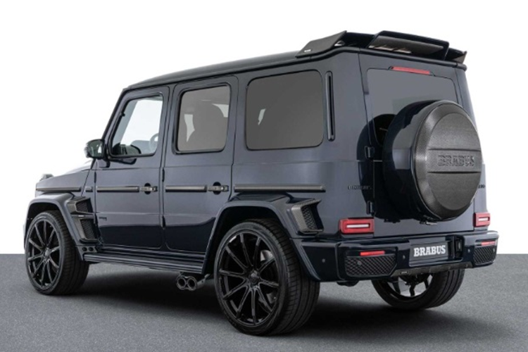 Được biết, chiếc Mercedes-AMG G63 Brabus 900 Deep Blue có giá lên đến 620.000 USD (khoảng 14,5 tỷ đồng). Chiếc xe này là một trong 3 món đồ nằm trong bộ sưu tập Brabus Blue Shadow. Ngoài ra bộ sưu tập còn có tàu cao tốc Brabus Shadow 900 XC Cross Cabin và đồng hồ Panerai Submersible S Brabus, có tổng giá trị lên đến 1,2 triệu USD.