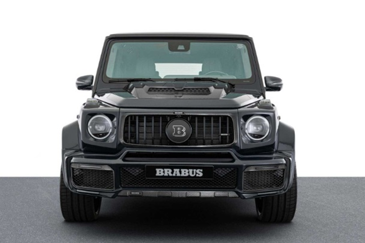 Xe được trang bị bộ mâm đúc Brabus Monoblock Z "Platinum Edition" có kích thước lên đến 24 inch, sơn đen Signature Black, đi cùng vỏ bánh xe dự phòng và khuếch tán gió cản sau cũng được làm từ sợi carbon.