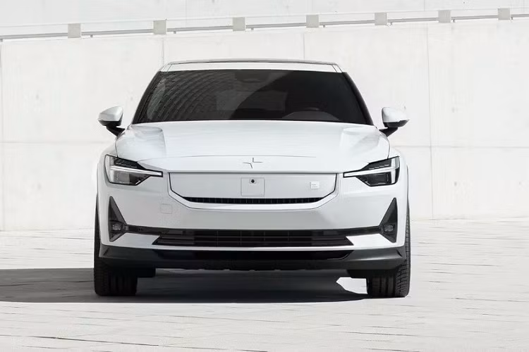 Ở phiên bản dẫn động 4 bánh toàn thời gian AWD, Polestar 2 2024 được trang bị 2 mô-tơ điện. Mô-tơ điện nằm trên cầu sau của xe giống với loại dùng cho Polestar 2 2024 bản tiêu chuẩn. Trong khi đó, mô-tơ điện nằm trên cầu trước của xe có thể ngắt hoàn toàn nếu không cần dùng đến. Tổng cộng, Polestar 2 2024 phiên bản AWD sở hữu công suất tối đa 416 mã lực và mô-men xoắn cực đại 740 Nm. So với phiên bản cũ, Polestar 2 AWD 2024 mạnh hơn 13 mã lực và 80 Nm.