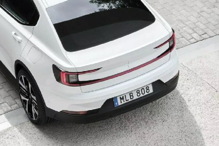 Tại thị trường châu Âu, giá xe Polestar 2 2024 có mức khởi điểm từ 50.190 Euro (khoảng 1,281 tỷ đồng) cho bản RWD tiêu chuẩn và 64.690 Euro (1,651 tỷ đồng) cho bản AWD với gói Performance Pack. Sau châu Âu, mẫu xe điện này sẽ tiếp tục được bán ở những thị trường khác như Mỹ và Úc. Được biết, kể từ năm 2019 đến nay, đã có hơn 100.000 chiếc Polestar 2 đến tay khách hàng ở 27 thị trường trên toàn cầu.