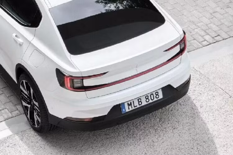 Tại thị trường châu Âu, giá xe Polestar 2 2024 có mức khởi điểm từ 50.190 Euro (khoảng 1,281 tỷ đồng) cho bản RWD tiêu chuẩn và 64.690 Euro (1,651 tỷ đồng) cho bản AWD với gói Performance Pack. Sau châu Âu, mẫu xe điện này sẽ tiếp tục được bán ở những thị trường khác như Mỹ và Úc. Được biết, kể từ năm 2019 đến nay, đã có hơn 100.000 chiếc Polestar 2 đến tay khách hàng ở 27 thị trường trên toàn cầu.