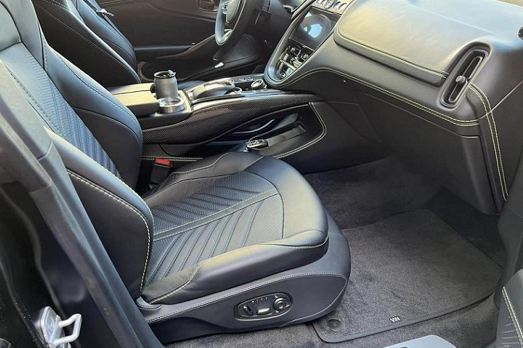 Chiếc xe Aston Martin DBX 707 chính hãng trong bài viết này là xe thứ 3 về nước, nhưng thú vị ở chỗ, chủ nhân sở hữu lại cũng là người đầu tiên đặt mua xe Aston Martin DBX 707 đầu tiên tại Việt Nam.