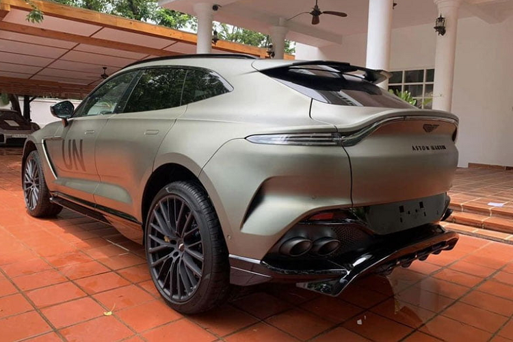 Động cơ trên chiếc xe SUV hạng sang Aston Martin DBX 707 mới được ông Đặng Lê Nguyên Vũ cầm lái sẽ được kết hợp cùng hộp số 9 cấp ly hợp kép ngâm dầu, và hệ thống dẫn động 4 bánh toàn thời gian mới, nhờ đó, chiếc SUV nhanh nhất thế giới hiện chỉ cần chưa đến thời gian 3,3 giây là có thể tăng tốc từ vị trí xuất phát lên 100 km/h trước khi đạt tốc độ tối đa 310 km/h.