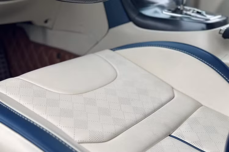 Cũng có màn rao bán xe ôtô bao đăng kiểm mới trước khi giao nhưng 1 showroom ở Hà Nam cũng không quên nhấn mạnh vào đồ chơi đã độ cho xe Hyundai Genesis Coupe hơn 100 triệu đồng để kích thích sự hứng thú của khách. Mức giá bán là 495 triệu đồng.