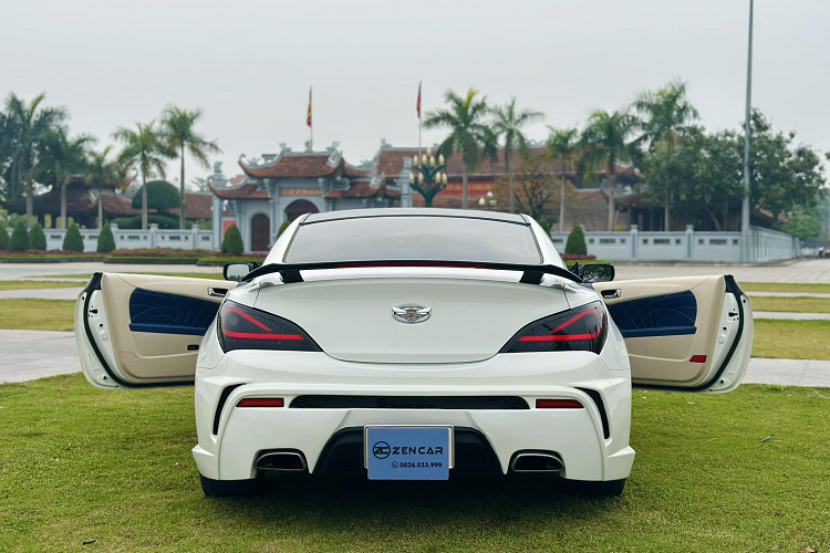 Mới đây một người chuyên bán xe lướt ở Sài thành đã đăng tải rao bán lại 3 chiếc xe gồm Honda Civic đời 2015 đã độ hết bài bản Type R, Mini Cooper S lên nhẹ 1 số đồ chơi và quan trọng nhất là Lexus LX570 đời 2010 lên body kit bản 2021, ngoài mức giá bán công khai và việc bao rút hồ sơ cũng như cam kết xe không tai nạn, anh H còn cho hay sẽ bao đăng kiểm cho khách mua xe cũ.