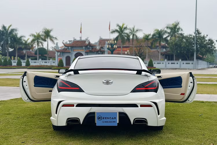 Mới đây một người chuyên bán xe lướt ở Sài thành đã đăng tải rao bán lại 3 chiếc xe gồm Honda Civic đời 2015 đã độ hết bài bản Type R, Mini Cooper S lên nhẹ 1 số đồ chơi và quan trọng nhất là Lexus LX570 đời 2010 lên body kit bản 2021, ngoài mức giá bán công khai và việc bao rút hồ sơ cũng như cam kết xe không tai nạn, anh H còn cho hay sẽ bao đăng kiểm cho khách mua xe cũ.