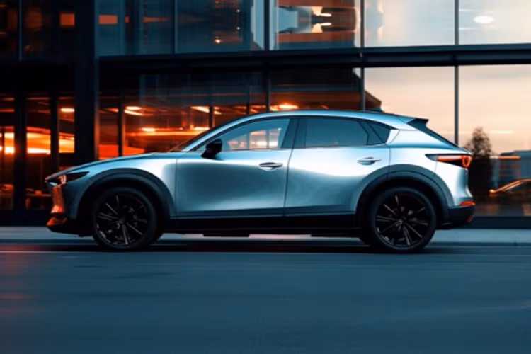 Cụm đèn hậu phía đuôi xe cũng mang dáng vẻ trẻ trung, mềm mại, thể hiện tính thẩm mỹ nhất quán từ trước ra sau xe. Hãng xe Nhật chưa tiết lộ thông tin gì về xe nên có thể mạnh dạn đoán, CX-5 mới không chỉ sử dụng các hệ truyền động tương tự như phiên bản hiện hành mà sẽ được trang bị thêm hệ thống truyền động hybrid, giống như Toyota Corolla Cross.