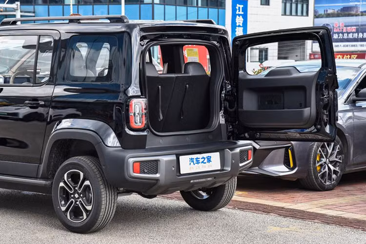 Chiếc xe này dự kiến sẽ có 2 phiên bản, giá bán Baojun Yep 2023 tương ứng cho các phiên bản sẽ là 83.800 nhân dân tệ và 93.800 nhân dân tệ (khoảng 279 triệu đồng và 312 triệu đồng).