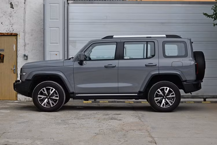 Và điều này đã làm cho mẫu xe Tank 300 năm 2024 ra mắt lần này, đã được điều chỉnh trước phản hồi của thị trường, hệ thống động lực đã được nâng cấp kịp thời, giúp cải thiện đáng kể hiệu suất tiết kiệm nhiên liệu của xe.