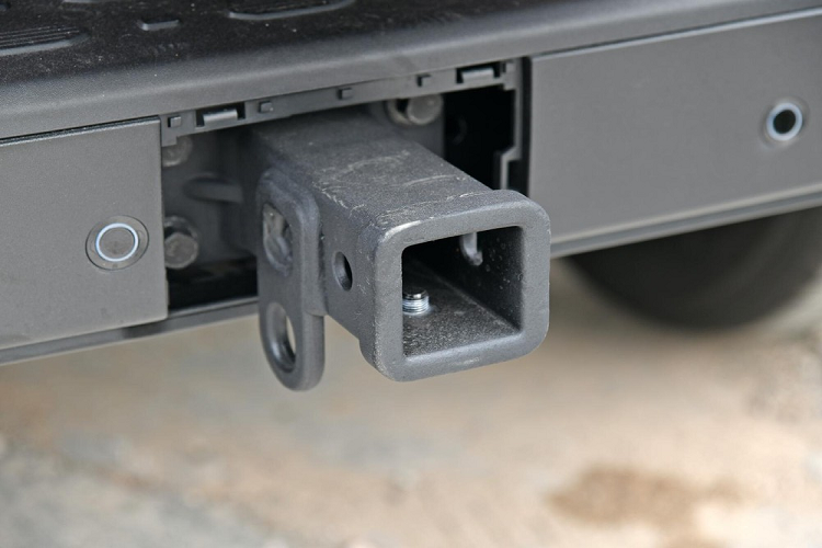 Điều đáng nói là chức năng điều hòa không khí sử dụng nút bấm vật lý, thao tác thuận tiện hơn và cũng có lợi cho việc lái xe an toàn. Về cấu hình, xe mới Tank 300 2024 sẽ được trang bị sạc nhanh không dây cho điện thoại di động 50W, còi bắt ốc, điều khiển xe từ xa trong thành phố (khởi động từ xa, định vị xe, cảnh báo bất thường trên xe, sưởi vô lăng, đóng cửa sổ từ xa, điều khiển sưởi ghế). , tìm xe từ xa, v.v.), xe nguyên bản ETC, v.v.