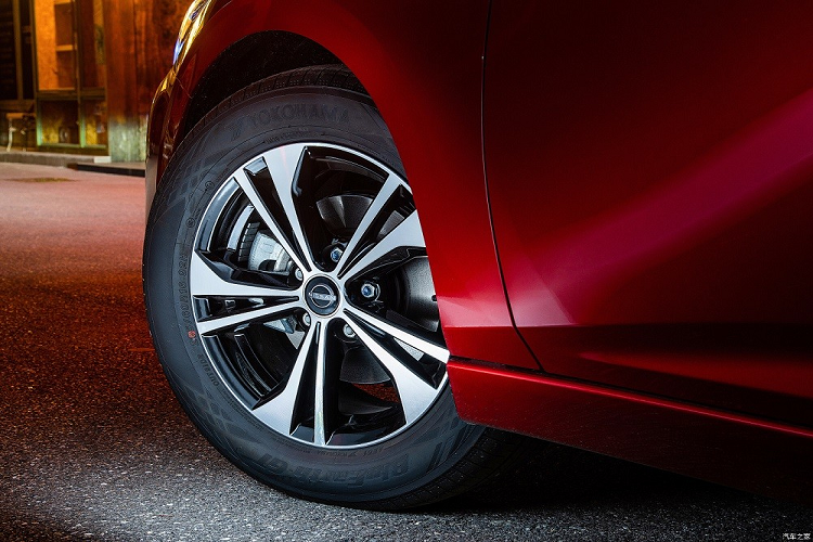 Hiện giá xe Nissan Sylphy 2023 tại thị trường Trung Quốc vẫn chưa được công bố. Ở phiên bản cũ, xe có giá từ 99.800 - 174.900 Nhân dân tệ (khoảng 345 - 605 triệu đồng).