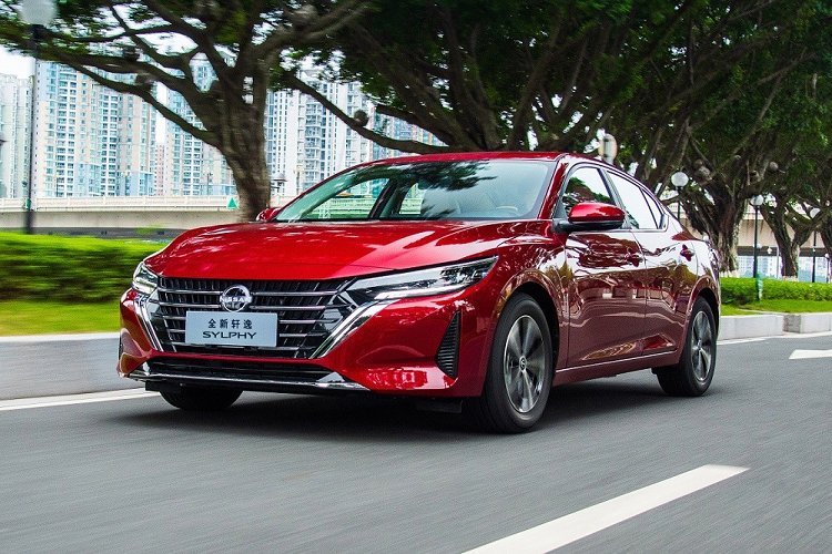 Do đó, không có gì ngạc nhiên khi hãng Nissan chăm chút cho "gà đẻ trứng vàng" Sylphy. Trong quý I năm nay, hãng Nissan sẽ tung ra phiên bản mới của mẫu sedan cỡ C này ở thị trường Trung Quốc. Trước thời điểm đó, những hình ảnh chính thức của Nissan Sylphy 2023 mới đã được công bố.