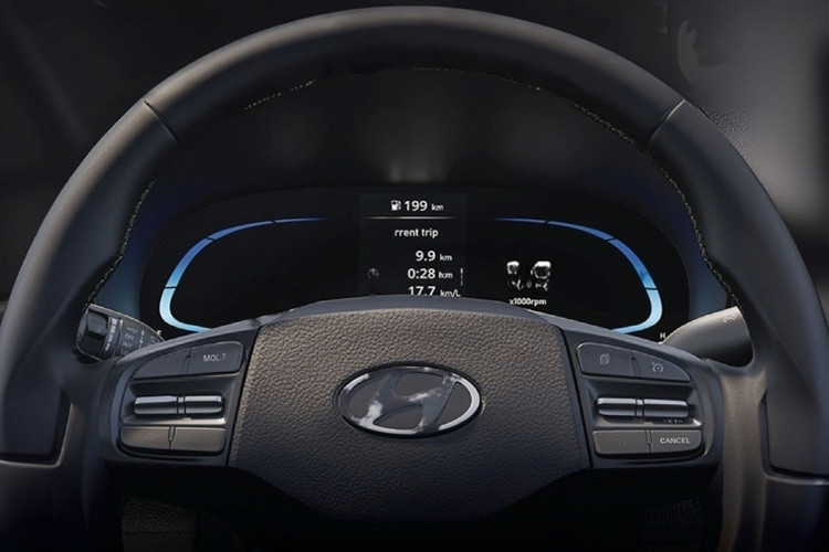 Vì là xe giá rẻ nên Hyundai Exter chỉ có trang bị an toàn khá cơ bản như 6 túi khí, hệ thống hỗ trợ khởi hành ngang dốc, hệ thống chống bó cứng phanh ABS, phân phối lực phanh điện tử EBD, cảm biến đỗ xe phía sau, camera lùi, dây đai an toàn 3 điểm, nhắc nhở thắt dây an toàn ở mọi vị trí và móc ghế trẻ em Isofix.