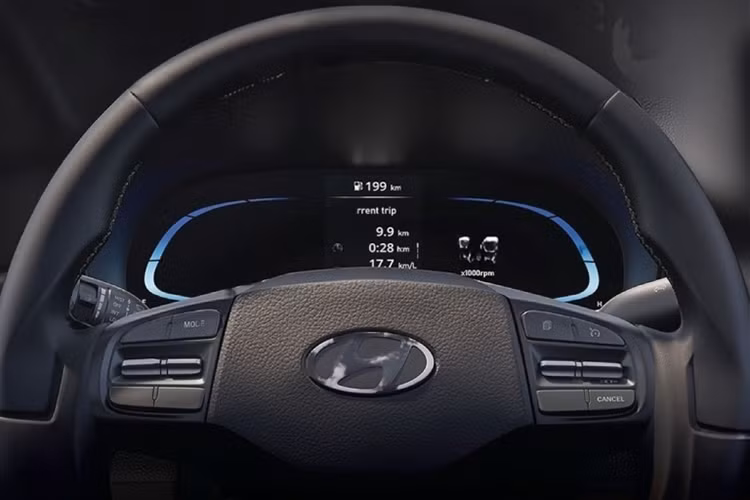 Vì là xe giá rẻ nên Hyundai Exter chỉ có trang bị an toàn khá cơ bản như 6 túi khí, hệ thống hỗ trợ khởi hành ngang dốc, hệ thống chống bó cứng phanh ABS, phân phối lực phanh điện tử EBD, cảm biến đỗ xe phía sau, camera lùi, dây đai an toàn 3 điểm, nhắc nhở thắt dây an toàn ở mọi vị trí và móc ghế trẻ em Isofix.