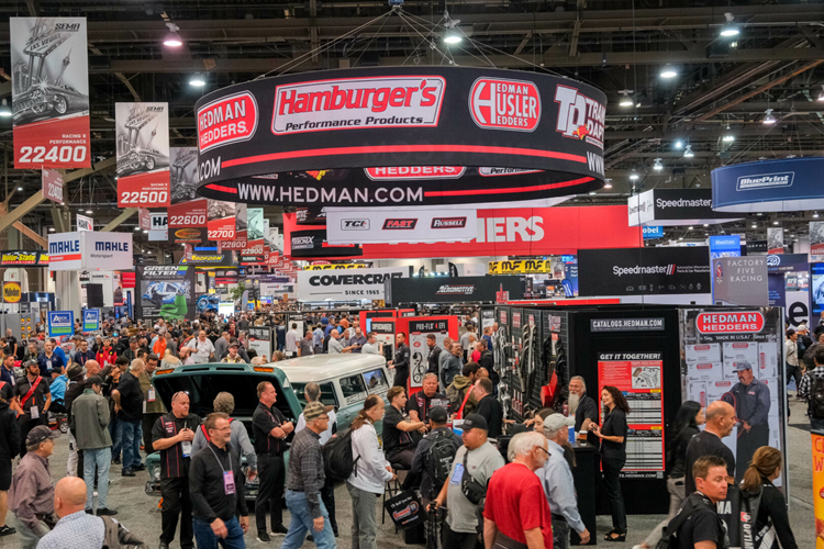  Triển lãm Sema 2023 chính thức khai mạc sáng 31/10, đã quy tụ 2.200 đơn vị tham gia với khoảng 160.000 khách đến Trung tâm Hội nghị Las Vegas đến tham quan và khám phá các sản phẩm mới nhất của ngành phụ kiện, phụ tùng ôtô trong năm tới.