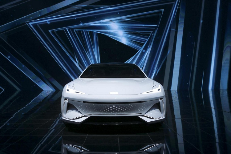 Geely là một trong những nhà sản xuất ôtô lớn nhất của Trung Quốc với các thương hiệu phụ như Volvo, Polestar, Geometry, Livan, Zeekr,... Tuy nhiên, họ cũng dính khá nhiều tai tiếng khi một số xe ôtô Geely bị tố cáo đạo nhái trắng trợn các thương hiệu lớn.