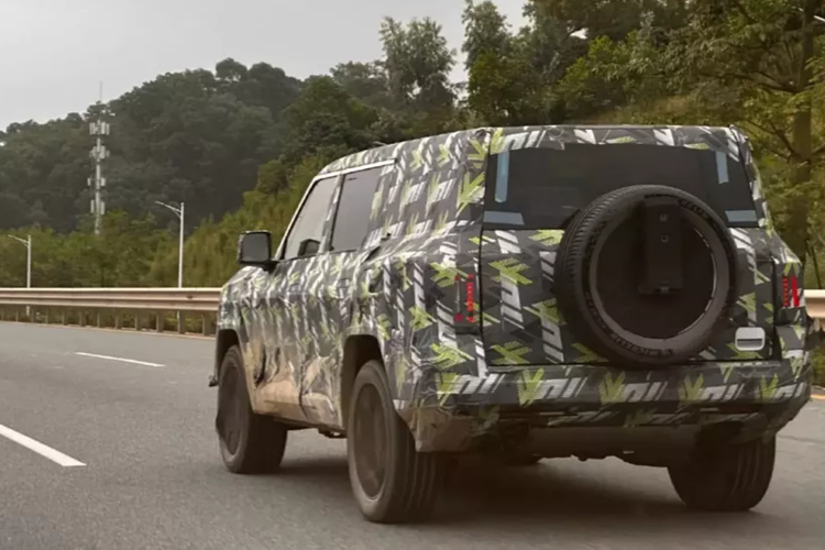 Chiếc SUV Fang Cheng Bao Leopard 8 PHEV được phát hiện ở Trung Quốc trong quá trình chạy thử nghiệm trên đường. Theo báo cáo, chiếc SUV Leopard 8 sử dụng hệ truyền động DMO với ICE 1,5L và kết hợp cùng 2 động cơ điện.