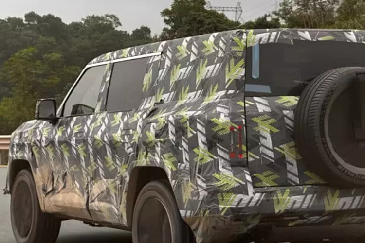 Theo thông tin rò rỉ, mức giá của Fang Cheng Bao Leopard 5 sẽ là 289.800 – 349.800 nhân dân tệ (39.600 – 47.800 USD). Dòng xe Fang Cheng Bao sẽ bao gồm ba xe là Leopard 3, Leopard 5 và Leopard 8. Xe Leopard 8 dựa trên mẫu xe ý tưởng Super 8 được ra mắt vào tháng 8. Bây giờ, nó đã được phát hiện trong tự nhiên ở Trung Quốc.