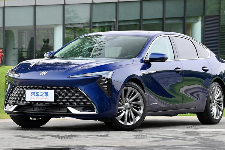 Mẫu xe sedan Buick LaCrosse 2024 áp dụng phong cách thiết kế kiểu gia đình mới nhất về ngoại hình và nội thất, đồng thời lần đầu tiên giới thiệu động cơ 1.5T. Khách hàng giờ đây đã có thể chọn mua và được giao phiên bản Aivia, cao cấp nhất cũng như 2 mẫu 28T, còn bản rẻ nhất là 25T sẽ được giao vào Quý 3 năm nay. 