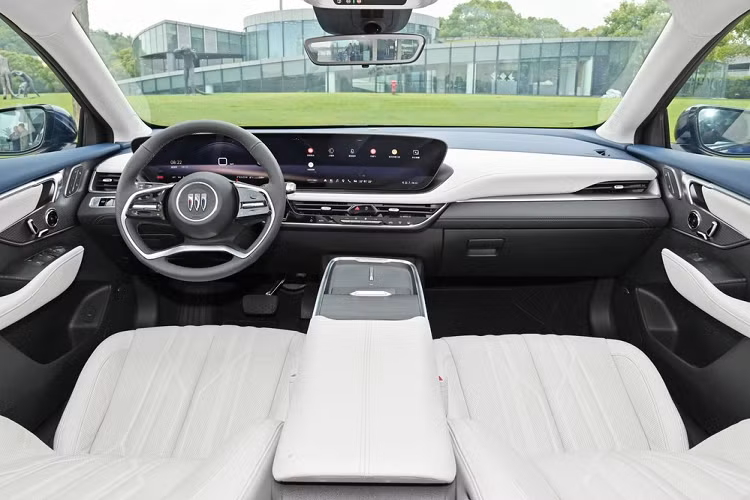 Cuối cùng là việc khi khách hàng chọn mua xe Buick LaCrosse thế hệ mới với bản cao cấp nhất là Aivia sẽ có quyền yêu cầu trang bị thân xe có màu xanh hoàng gia độc quyền. 